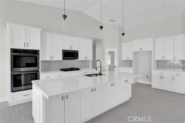 Detail Gallery Image 13 of 50 For 16339 Rimrock Rd. Rd, Apple Valley,  CA 92307 - 4 Beds | 3/1 Baths