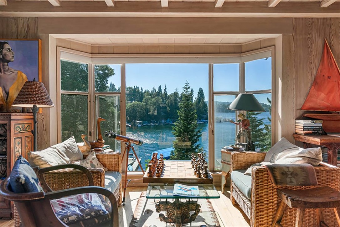 Detail Gallery Image 1 of 52 For 458 State Hwy 173, Lake Arrowhead,  CA 92352 - 5 Beds | 4/2 Baths