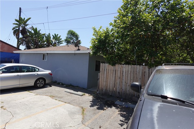 6910 CHANSLOR Avenue, Bell CA: https://media.crmls.org/medias/256c6fdc-b6ac-4d6a-bd5f-34f5825e5631.jpg