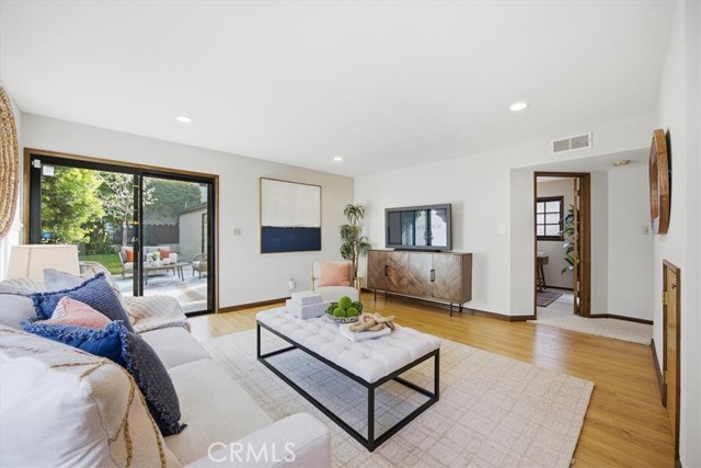 Detail Gallery Image 9 of 27 For 1728 Oak, Manhattan Beach,  CA 90266 - 4 Beds | 3 Baths