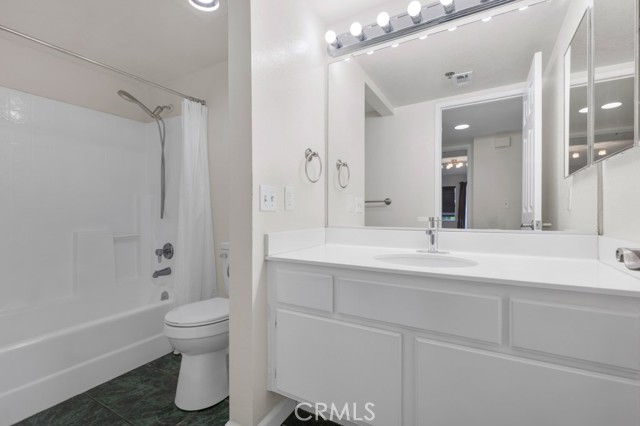 Detail Gallery Image 2 of 45 For 5744 Oak Bend Ln #203,  Oak Park,  CA 91377 - 1 Beds | 1 Baths