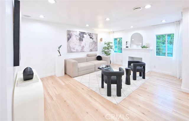 6508 Blewett Avenue, Lake Balboa CA: https://media.crmls.org/medias/256d8dbd-1341-4194-81bc-339a45fff439.jpg