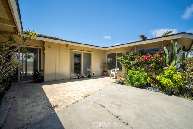 2018 Calle De Los Alamos, San Clemente CA: https://media.crmls.org/medias/256db87e-0ef2-44a2-b1af-e8e50f44c023.jpg