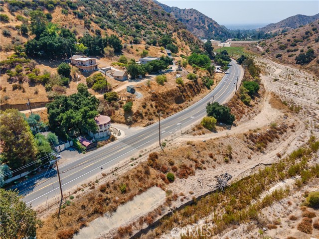 8618 La Tuna Canyon Road, Sun Valley CA: https://media.crmls.org/medias/256dd13f-68bf-43a5-a963-a5713f4c8948.jpg