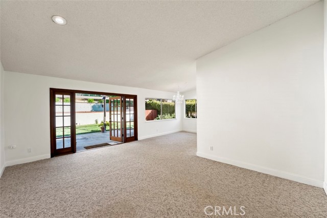 Detail Gallery Image 6 of 36 For 6553 Smoke Tree Ave, Oak Park,  CA 91377 - 3 Beds | 2 Baths