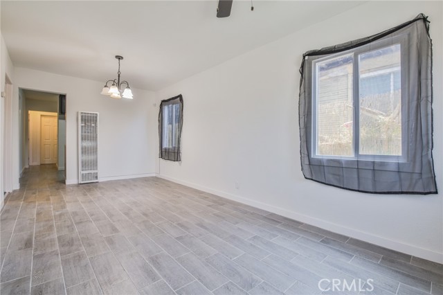 1962 E 114th Street, Los Angeles CA: https://media.crmls.org/medias/256e21f5-6647-40a8-8a91-ff850251c151.jpg