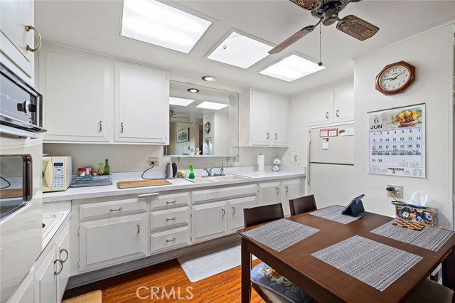 13430 St Andrews Drive, Seal Beach CA: https://media.crmls.org/medias/256e37e0-8603-4b75-bb03-84bc25f8cef5.jpg
