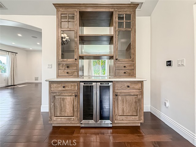 Detail Gallery Image 8 of 58 For 5960 Balcom, Encino,  CA 91316 - 4 Beds | 4 Baths