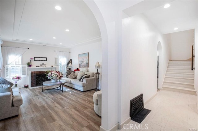 Detail Gallery Image 6 of 44 For 2313 Hollister, Glendale,  CA 91206 - 3 Beds | 2 Baths