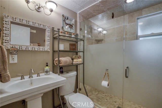 875 Brentwood Drive, Lake Arrowhead CA: https://media.crmls.org/medias/256f58e5-9289-4611-87b3-c0ce35654837.jpg
