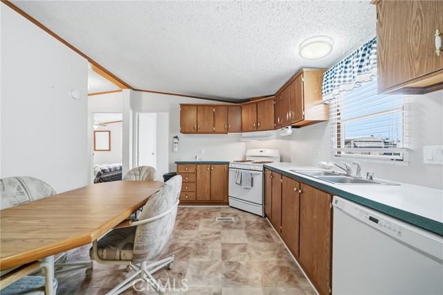 Detail Gallery Image 12 of 66 For 110 Marina Dr, Needles,  CA 92363 - 3 Beds | 2 Baths