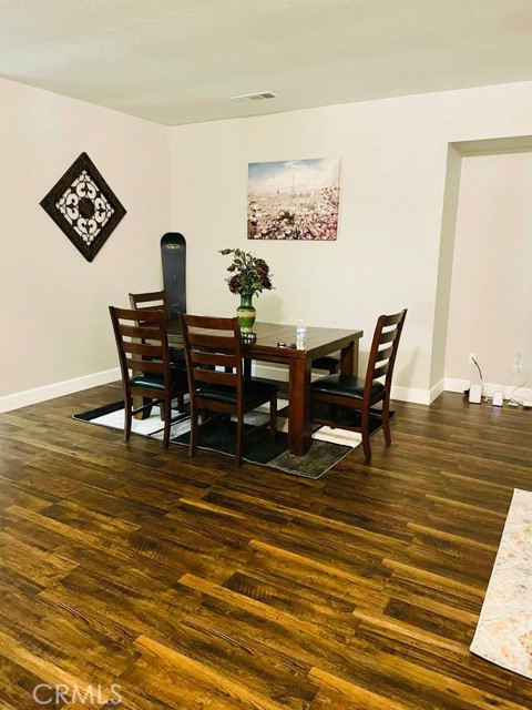 Detail Gallery Image 9 of 22 For 612 W Packwood, Visalia,  CA 93277 - 5 Beds | 3/1 Baths