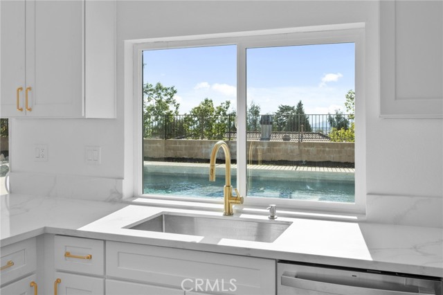 Detail Gallery Image 10 of 35 For 3017 W Meyers, San Bernardino,  CA 92407 - 6 Beds | 3 Baths