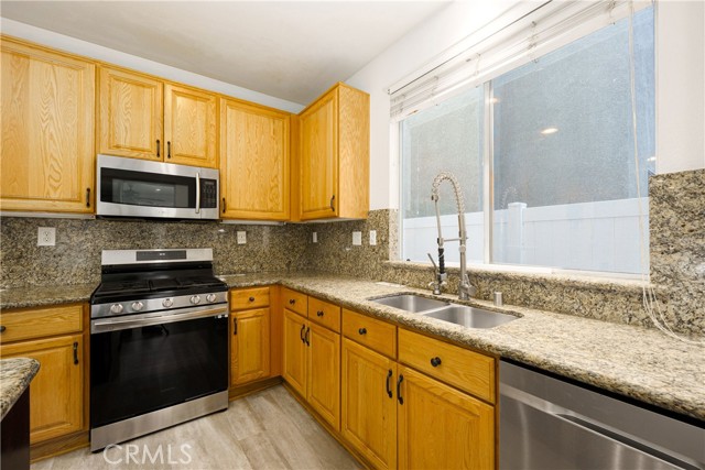 Detail Gallery Image 6 of 28 For 10 Lazurite, Rancho Santa Margarita,  CA 92688 - 4 Beds | 3 Baths