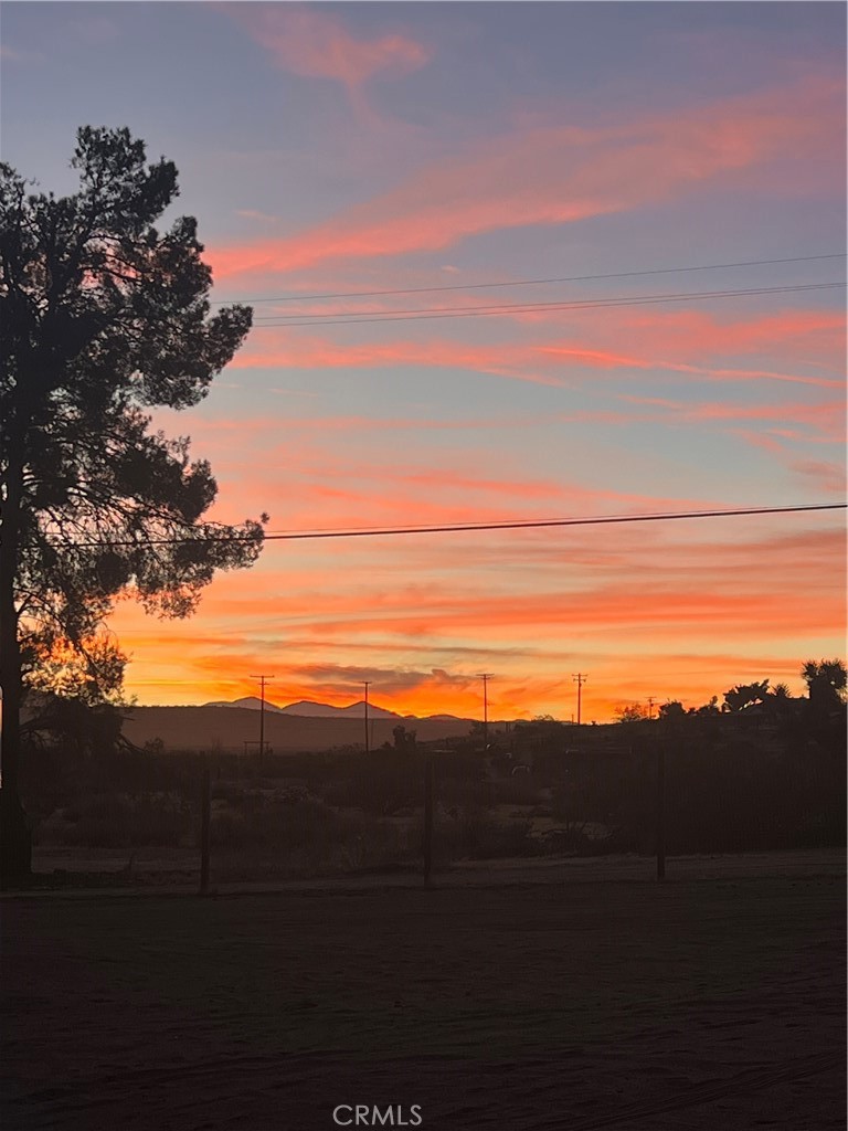 https://media.crmls.org/medias/2572ce18-19ee-45c3-979e-d07f3e743f2e.jpg?preset=X-Large