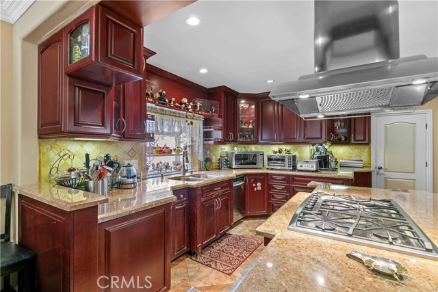 Detail Gallery Image 9 of 38 For 2741 E Glenoaks Bld, Glendale,  CA 91206 - 3 Beds | 2 Baths