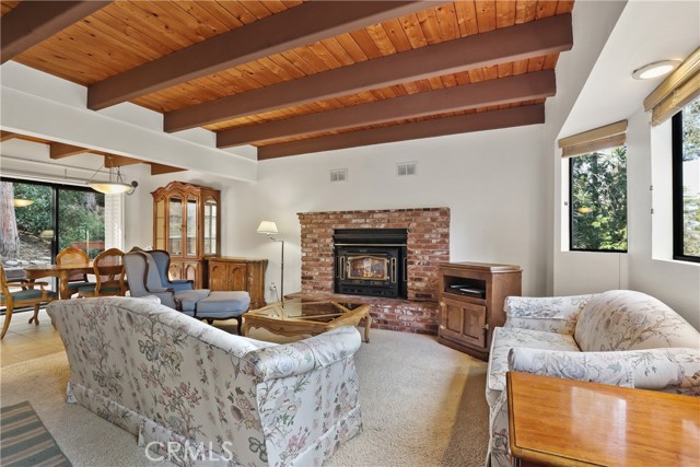 Detail Gallery Image 11 of 40 For 994 Lausanne Dr, Crestline,  CA 92325 - 4 Beds | 2/1 Baths