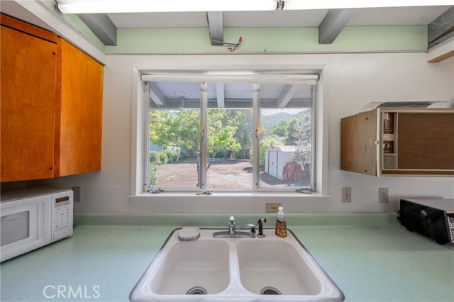 6828 Frontage Road, Lucerne CA: https://media.crmls.org/medias/25745072-4870-4450-864e-971ec0765a0c.jpg