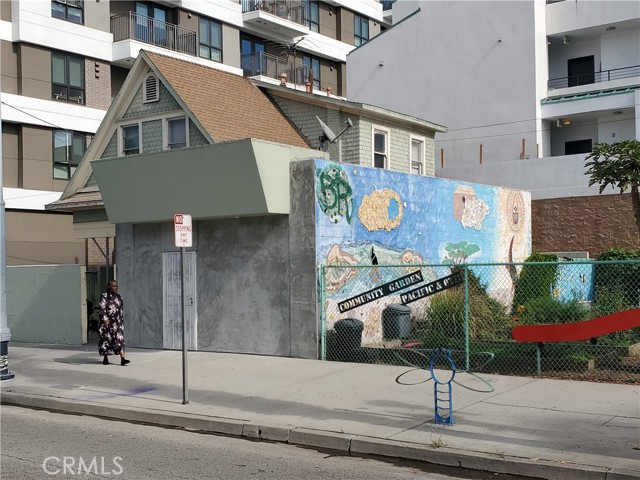 620 Pacific Avenue, Long Beach CA: https://media.crmls.org/medias/25753839-b07a-46db-9ecf-b459c700632a.jpg