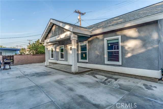Detail Gallery Image 3 of 22 For 13940 Brightwell Ave, Paramount,  CA 90723 - 2 Beds | 2 Baths