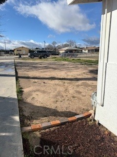 Detail Gallery Image 5 of 34 For 16366 Walnut, Hesperia,  CA 92345 - 2 Beds | 1 Baths