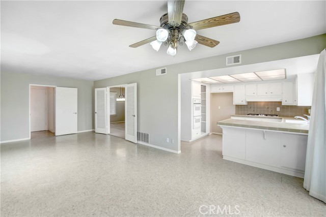 275 Burnett Avenue photo 8