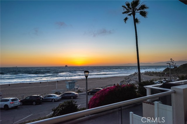 4314 The Strand, Manhattan Beach, California 90266, 3 Bedrooms Bedrooms, ,3 BathroomsBathrooms,Residential,Sold,The Strand,SB22062513