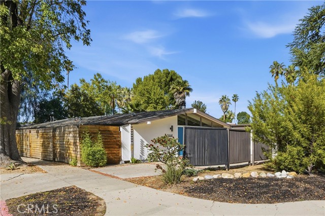 Detail Gallery Image 3 of 26 For 6141 Jumilla, Woodland Hills,  CA 91367 - 3 Beds | 2/1 Baths