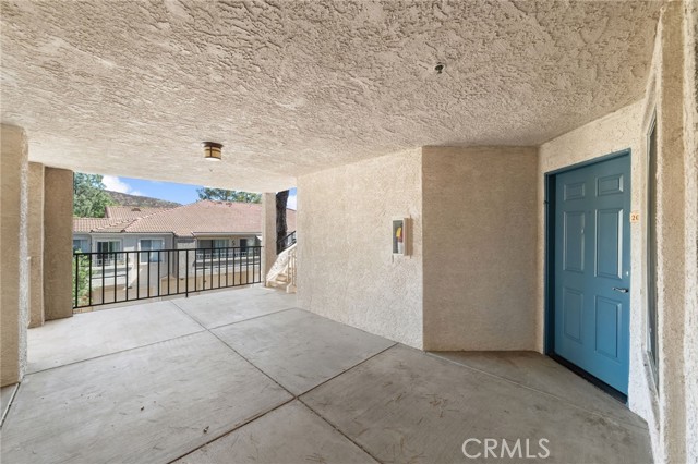 Detail Gallery Image 5 of 40 For 2040 Las Colinas Cir #202,  Corona,  CA 92879 - 2 Beds | 2 Baths