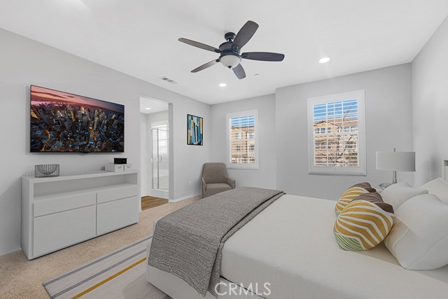 22104 Barrington Way, Saugus CA: https://media.crmls.org/medias/257aa449-49d4-4f14-afa4-b379392b84b1.jpg