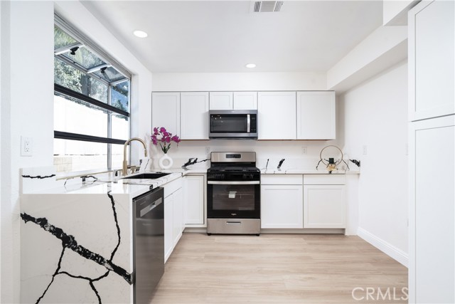 23760 Timber Bluff Court, Moreno Valley CA: https://media.crmls.org/medias/257ad51b-704e-43ae-aaf2-89bc09aee674.jpg