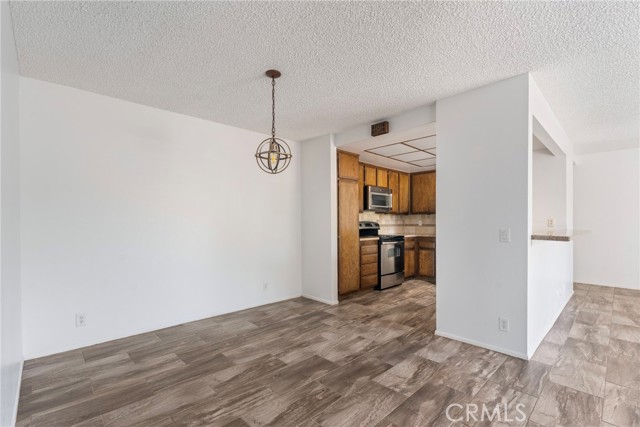 Detail Gallery Image 7 of 42 For 13624 La Jolla Cir #F,  La Mirada,  CA 90638 - 2 Beds | 2 Baths