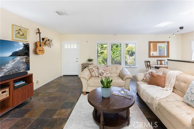 Detail Gallery Image 10 of 28 For 5655 Katherine Ave, Sherman Oaks,  CA 91401 - 2 Beds | 1 Baths