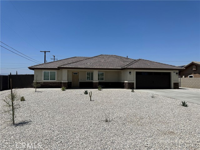 Detail Gallery Image 1 of 1 For 14002 Osage Rd, Apple Valley,  CA 92307 - 3 Beds | 2 Baths