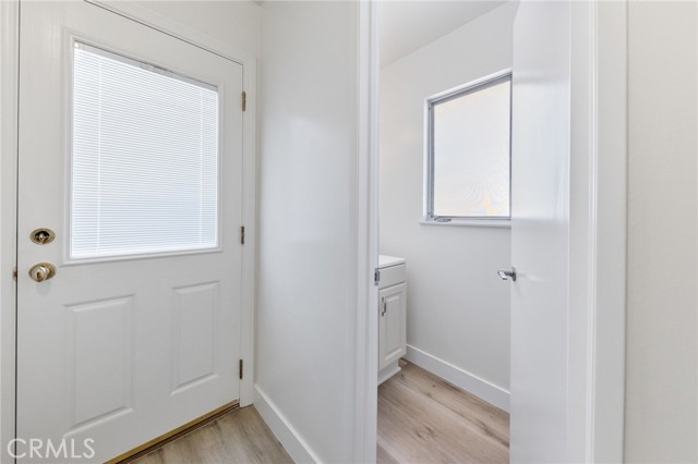 Detail Gallery Image 13 of 49 For 305 Robin Hood Ln, Costa Mesa,  CA 92627 - 5 Beds | 2/2 Baths