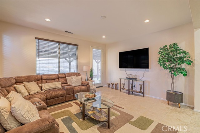 2534 Mapleleaf Terrace, Palmdale CA: https://media.crmls.org/medias/257cdbe6-357b-45bb-8a88-8e0b3aa10acd.jpg
