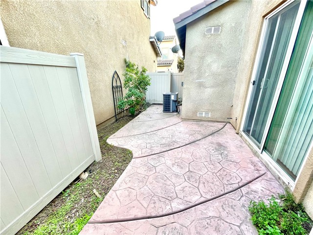 Detail Gallery Image 13 of 17 For 4473 Bigem Ct, Riverside,  CA 92501 - 3 Beds | 2/1 Baths