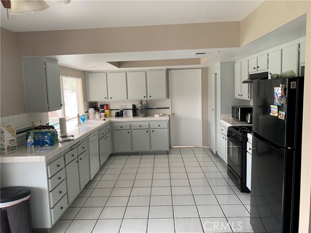 Detail Gallery Image 2 of 16 For 13681 San Juan Ct, Chino,  CA 91710 - 5 Beds | 2/1 Baths