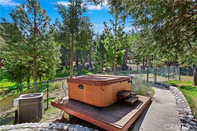 Detail Gallery Image 9 of 44 For 858 Grass Valley Rd, Lake Arrowhead,  CA 92352 - 4 Beds | 2/1 Baths