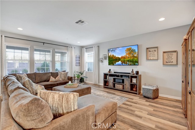 Detail Gallery Image 23 of 75 For 34676 Swan Valley Ct, Murrieta,  CA 92563 - 5 Beds | 3/1 Baths