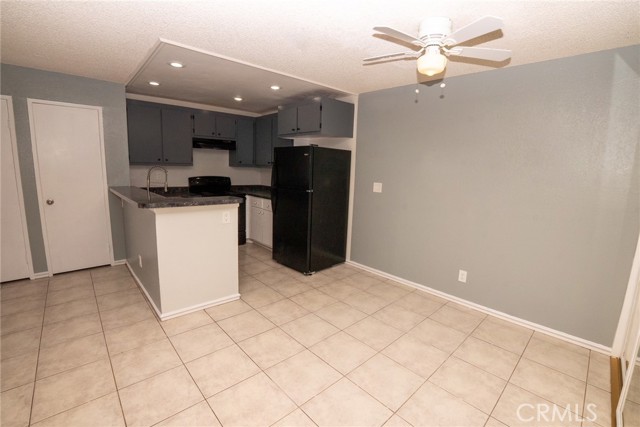 25007 Peachland Avenue, Newhall CA: https://media.crmls.org/medias/25800521-020a-4c50-8835-188f465766a2.jpg