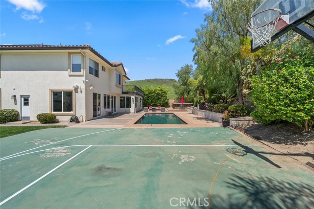 Detail Gallery Image 25 of 27 For 18501 Calle Vista Cir, Porter Ranch,  CA 91326 - 4 Beds | 4 Baths