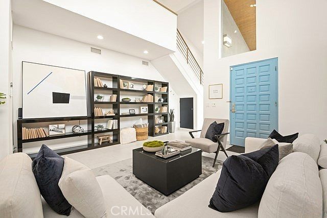 11354 Sunshine Terrace, Studio City CA: https://media.crmls.org/medias/2581fa16-060a-49e2-a8d4-e7aea7c9bd49.jpg
