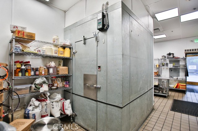 5537 W Sunset Boulevard, Los Angeles CA: https://media.crmls.org/medias/2582d539-9e89-44cd-a0fe-51b2e36ef3c3.jpg