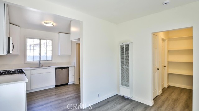 515 S Van Ness Avenue, Santa Ana CA: https://media.crmls.org/medias/2582f630-75a6-4aff-a347-bf969c3272c6.jpg