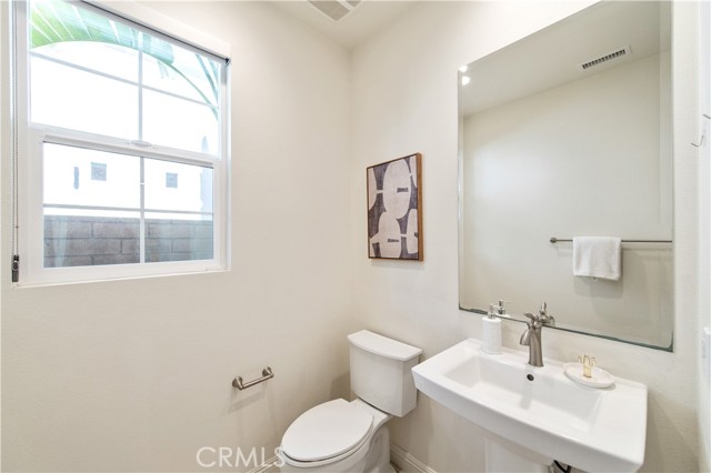 124 Cruiser, Irvine CA: https://media.crmls.org/medias/2583417f-7175-46ee-9e33-2c23718eacb6.jpg
