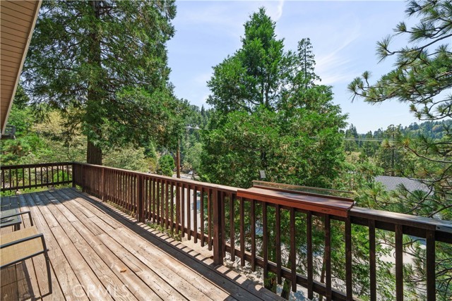 Detail Gallery Image 4 of 19 For 357 Pioneer Rd, Lake Arrowhead,  CA 92352 - 3 Beds | 2/1 Baths