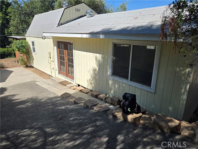 23329 Raymond Street, Chatsworth CA: https://media.crmls.org/medias/25851d66-93e1-46b5-9dd6-f491f49c8937.jpg