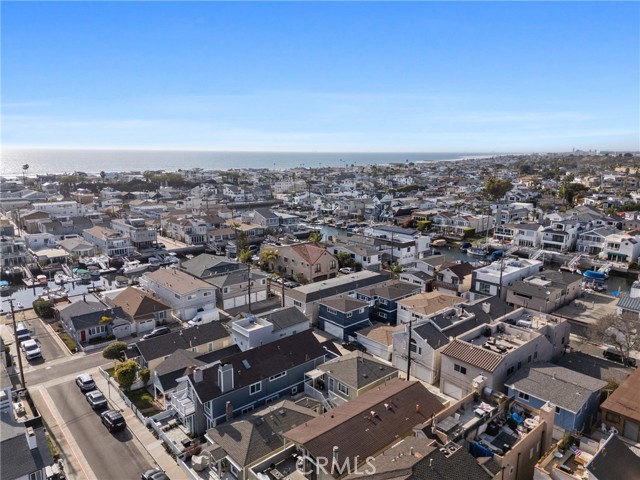 502 36th Street, Newport Beach CA: https://media.crmls.org/medias/258556c9-b3e3-4664-9b71-9c068c39571b.jpg