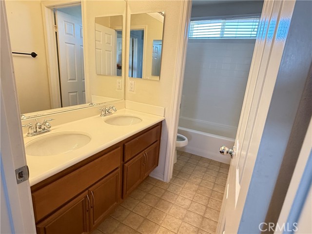 9093 Seal Beach Drive, Hesperia CA: https://media.crmls.org/medias/2586c929-0b3e-4d56-94f6-1415736d2b28.jpg